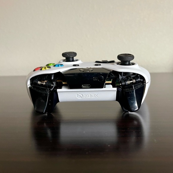 XBox One S 1TB Console - Picture 12 of 12